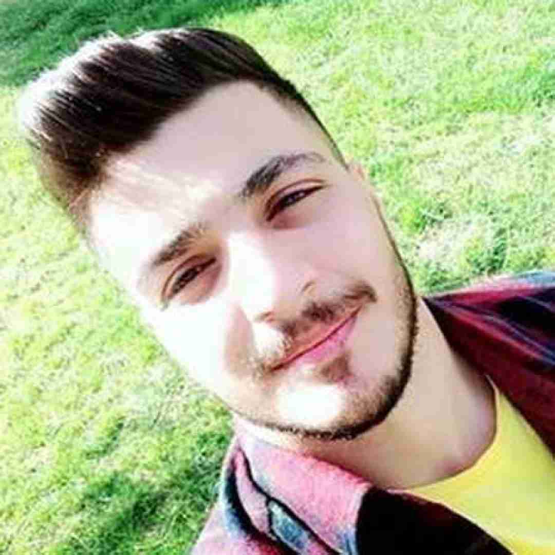 آرمین برمایه اگه هنوز هرشو و یاد تو مسم