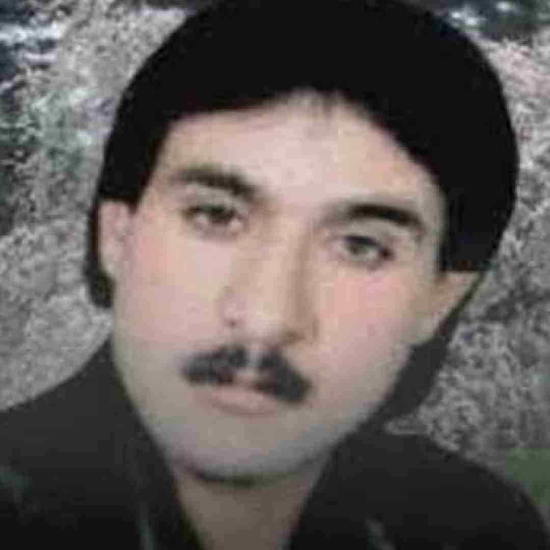 محمد خاکسار تو موهات رنگ طلا چشای تو دریاست گلکم