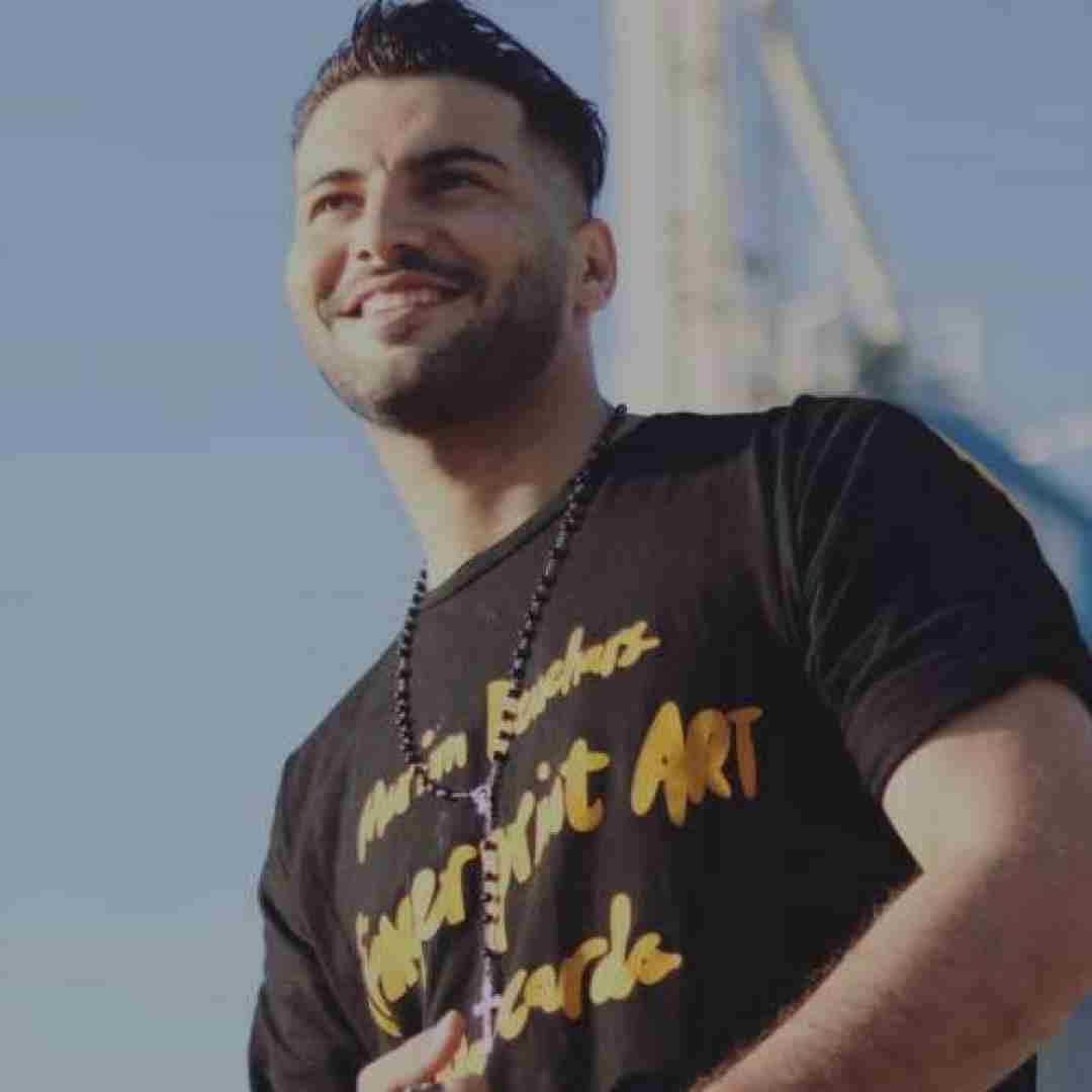 پیام عباسی و کیوان مه آزاد بودم برای خودم تو زندانیم کردی