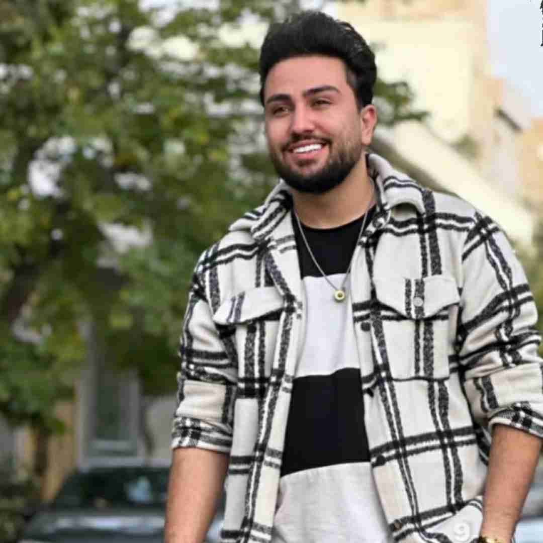 سالار صفرزاده گوشی تو دستمه یه ریز ازت خبر که نیست