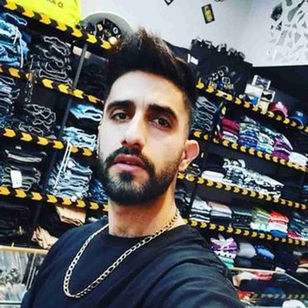 محمد امیری اشهدی بخونی تو و در گوشم بیلا سکوت بکه
