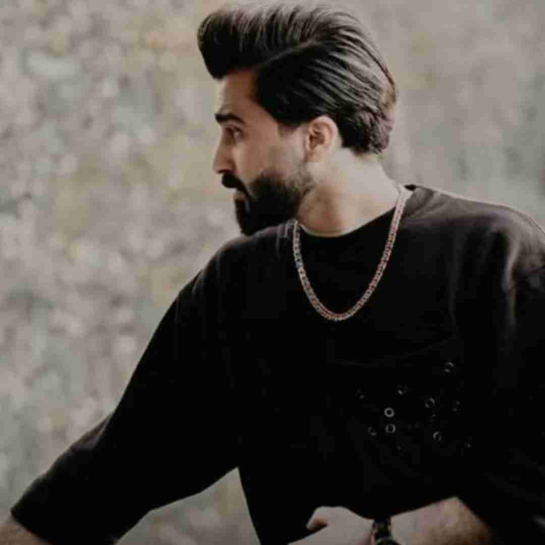 حسن گنجی شبا همش تیناری درمه تو چهار دیواری
