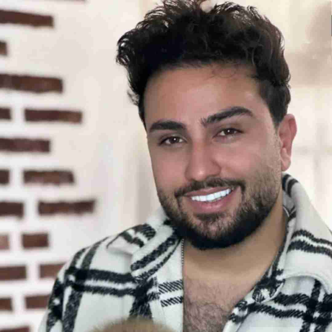 سالار صفرزاده وسط قلب من