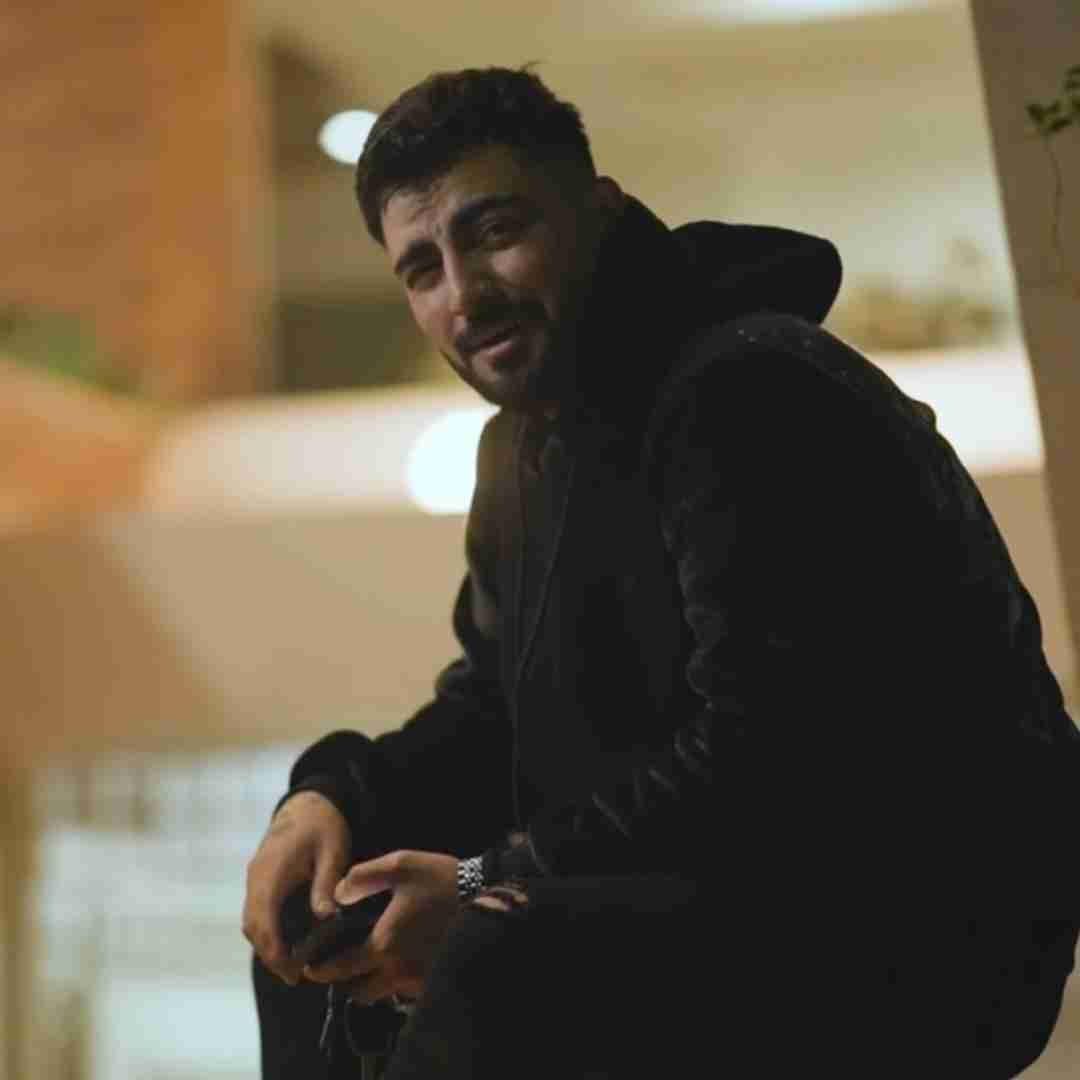 رامین تجنگی همیشه سیگار لای انگشتام