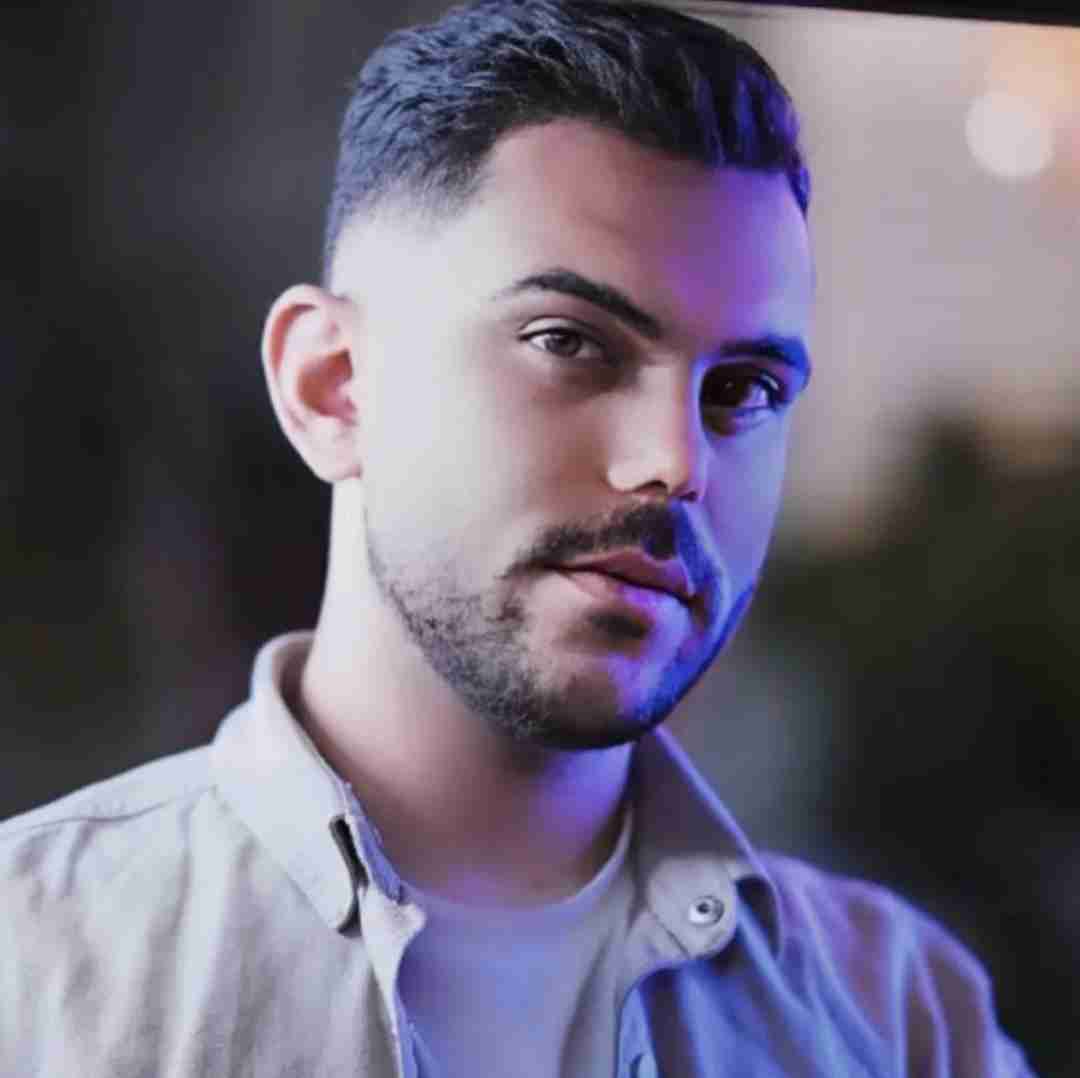 پیام عباسی بعده مه با کی سرت گرم شده بشم بگو
