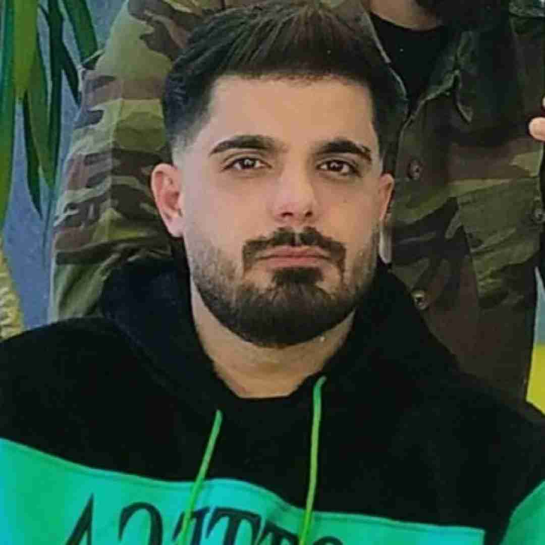 احسان رمضانی دس مه نیس یه وقتایی تنگ میشه دلم