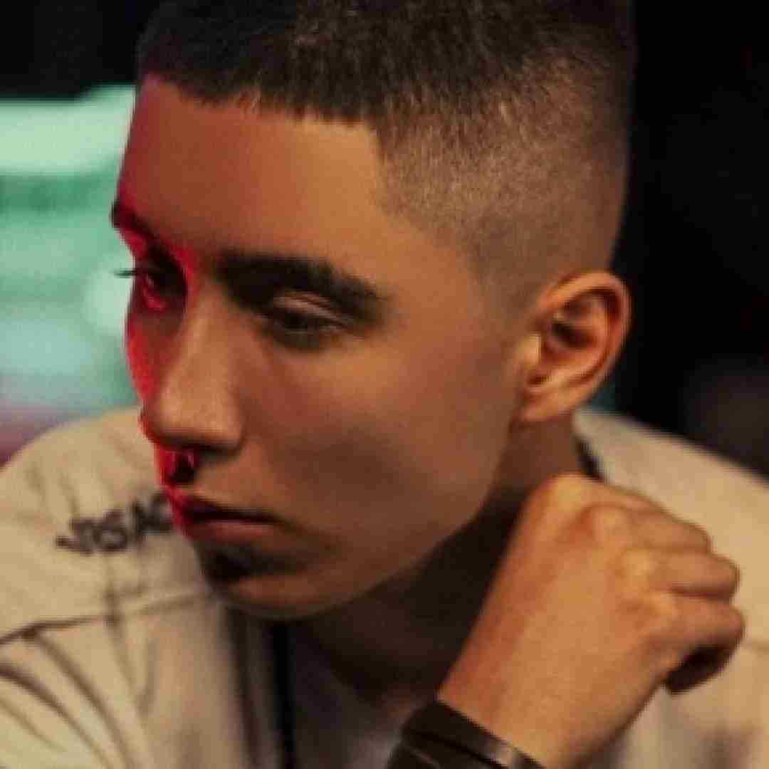فرنام هنوزم با یاده تو هرشب میره سر رو بالش