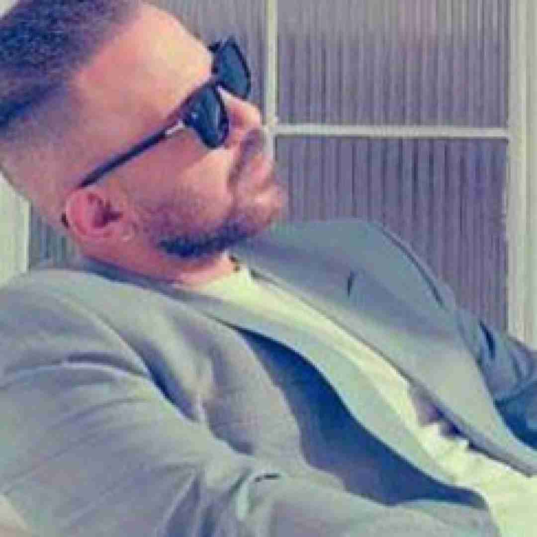 علی پناهی هلو تولدمه بیارید کیکو برم سلامتی خودم پیکو