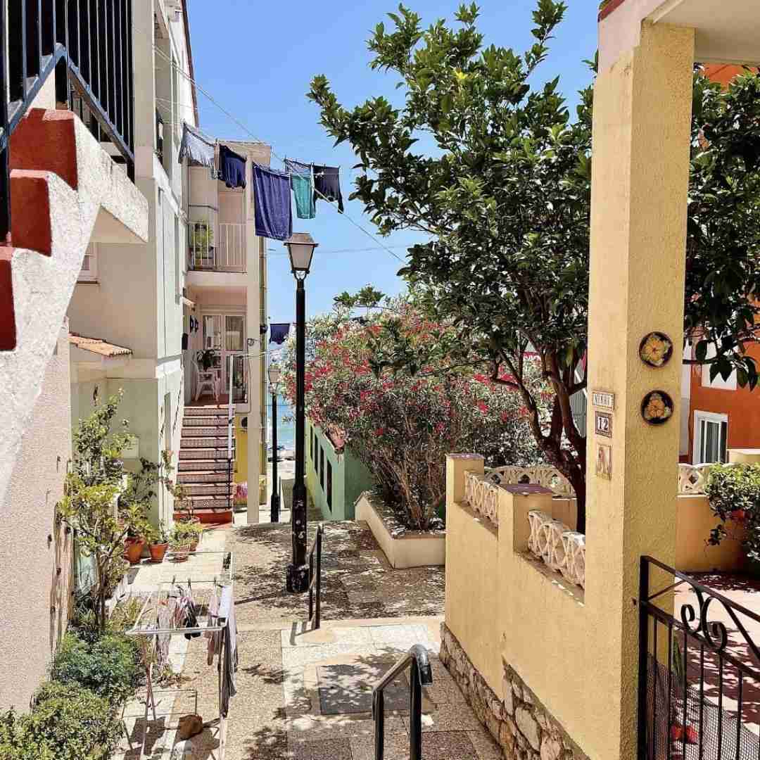  بودی حبس تو سینم مثل سیگارای ته قرمز