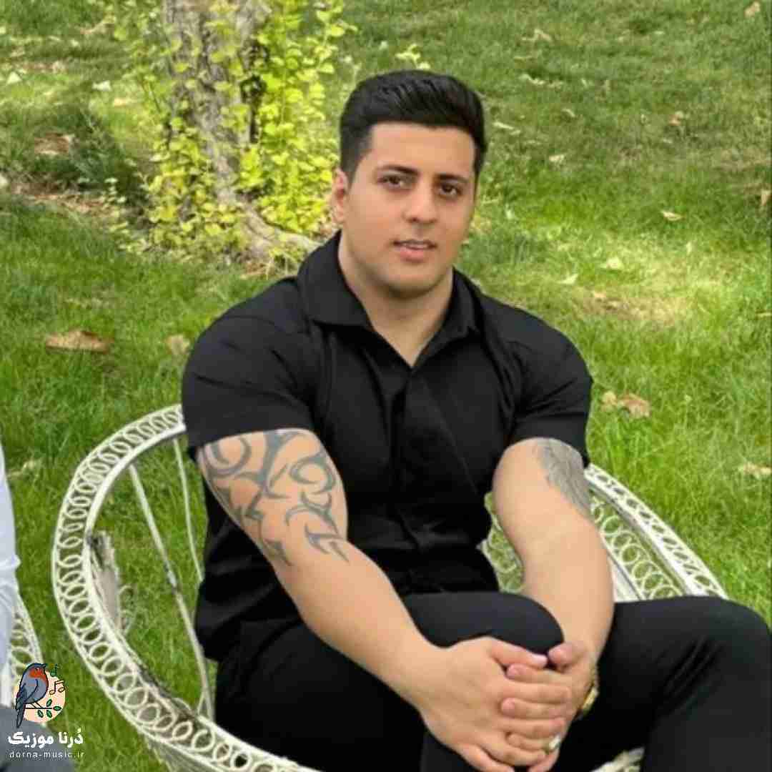 سبحان رستمی ایجو نگاه نکو جلو درو همسایه منه رسوا نکو