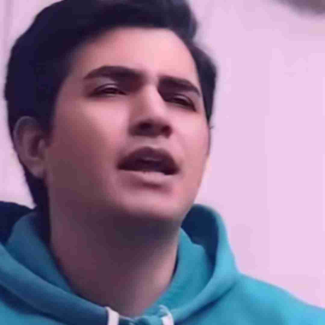 اهورا اینروزا میخوام دور باشم از همه
