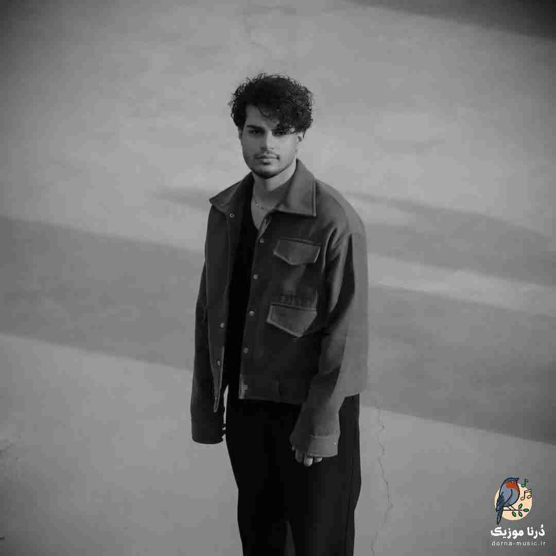 مانی مرد اونی که واسه تو زد از دلش