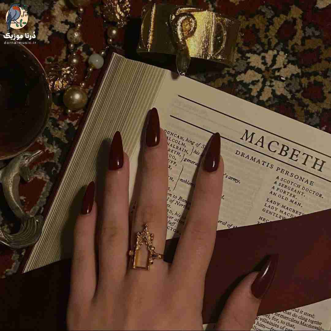 هر روز تو جنگم با خودم خودم میگردم با خودم