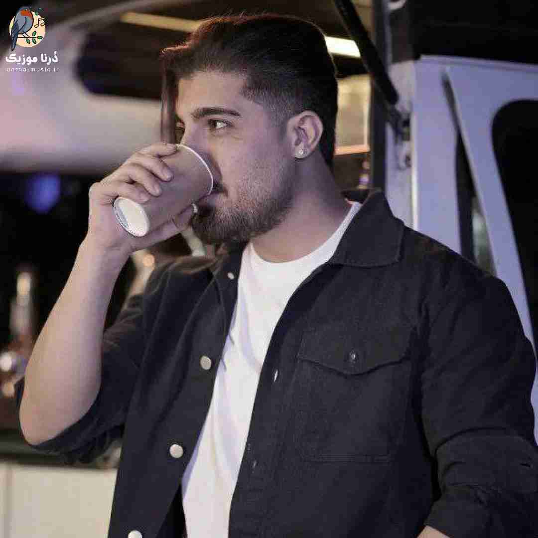 امیر لیام میزنه سرم بت زنگ ولی یه چی بشم