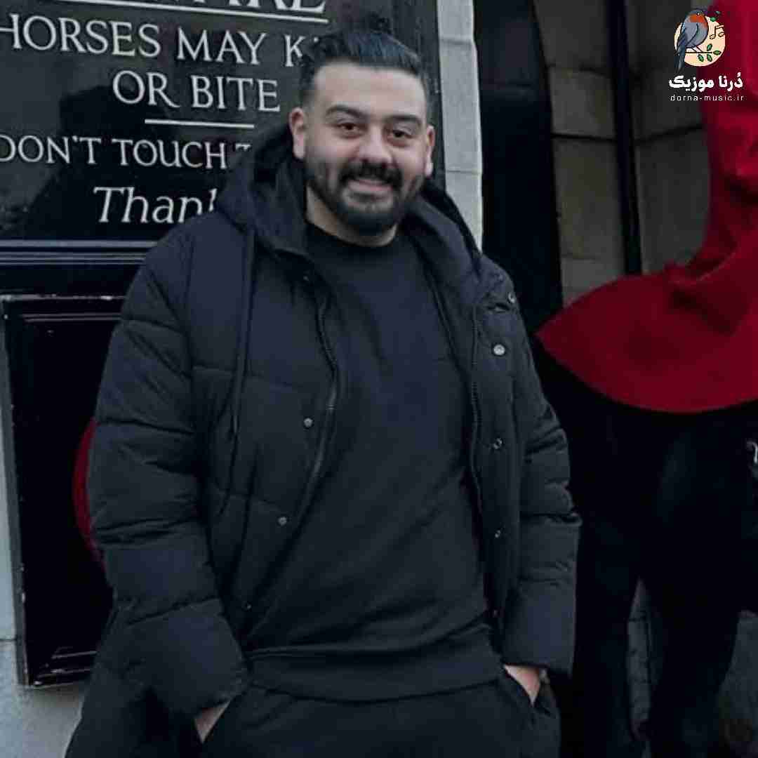 امیرحسین افتخاری هم آغوش