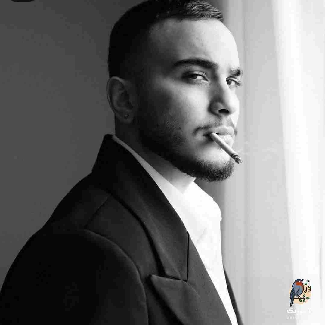 مهیار توی قاب خیس این پنجره ها عکسی از جمعه